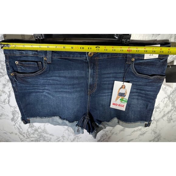 Celebrity Pink Womens Mid-Rise The Sugar blue Denim Shorts Sz 22 Cotton/Spandex - Picture 3 of 6